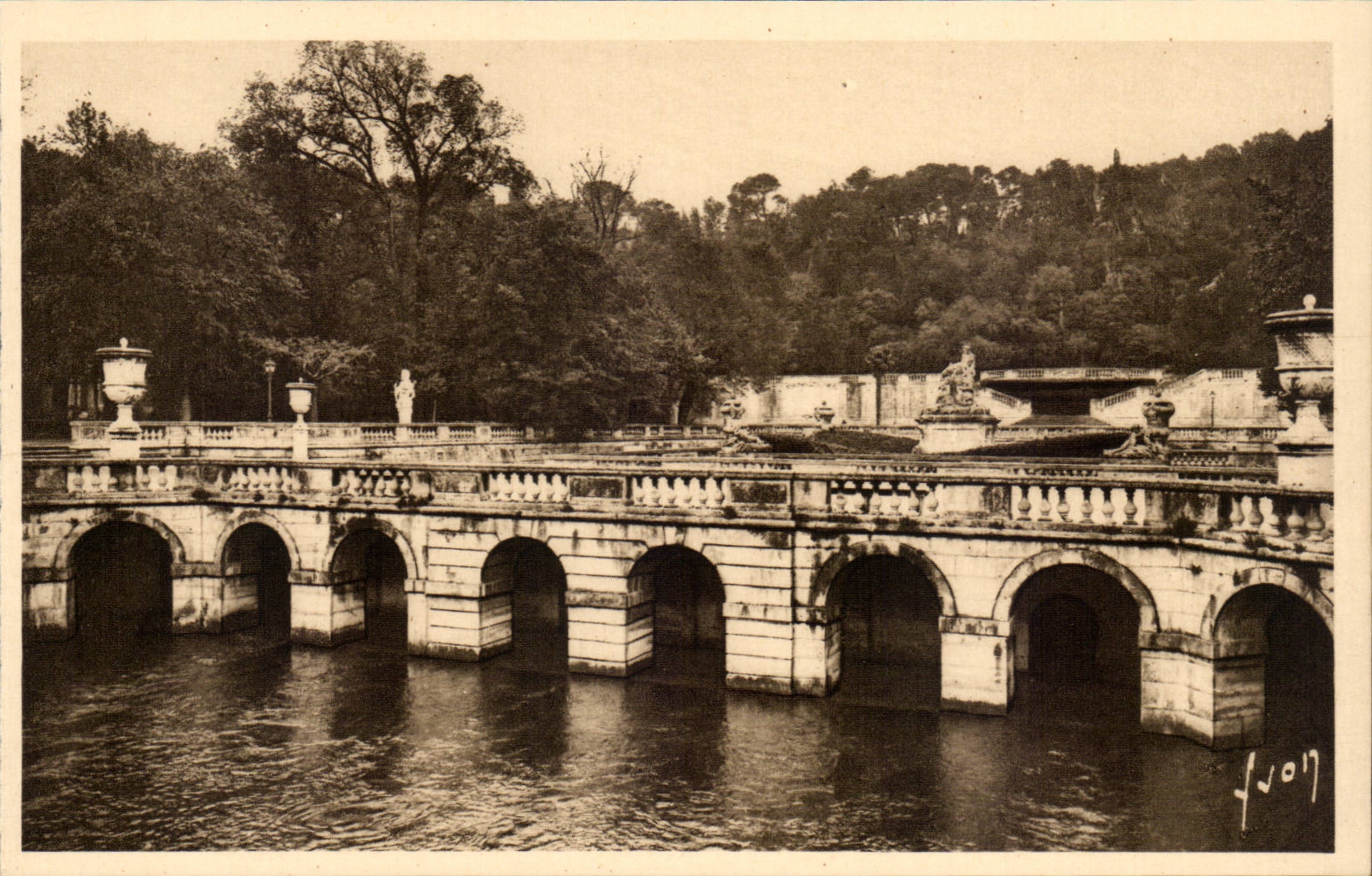 Nimes - Garten des Brunnens - romische Bader - CPA