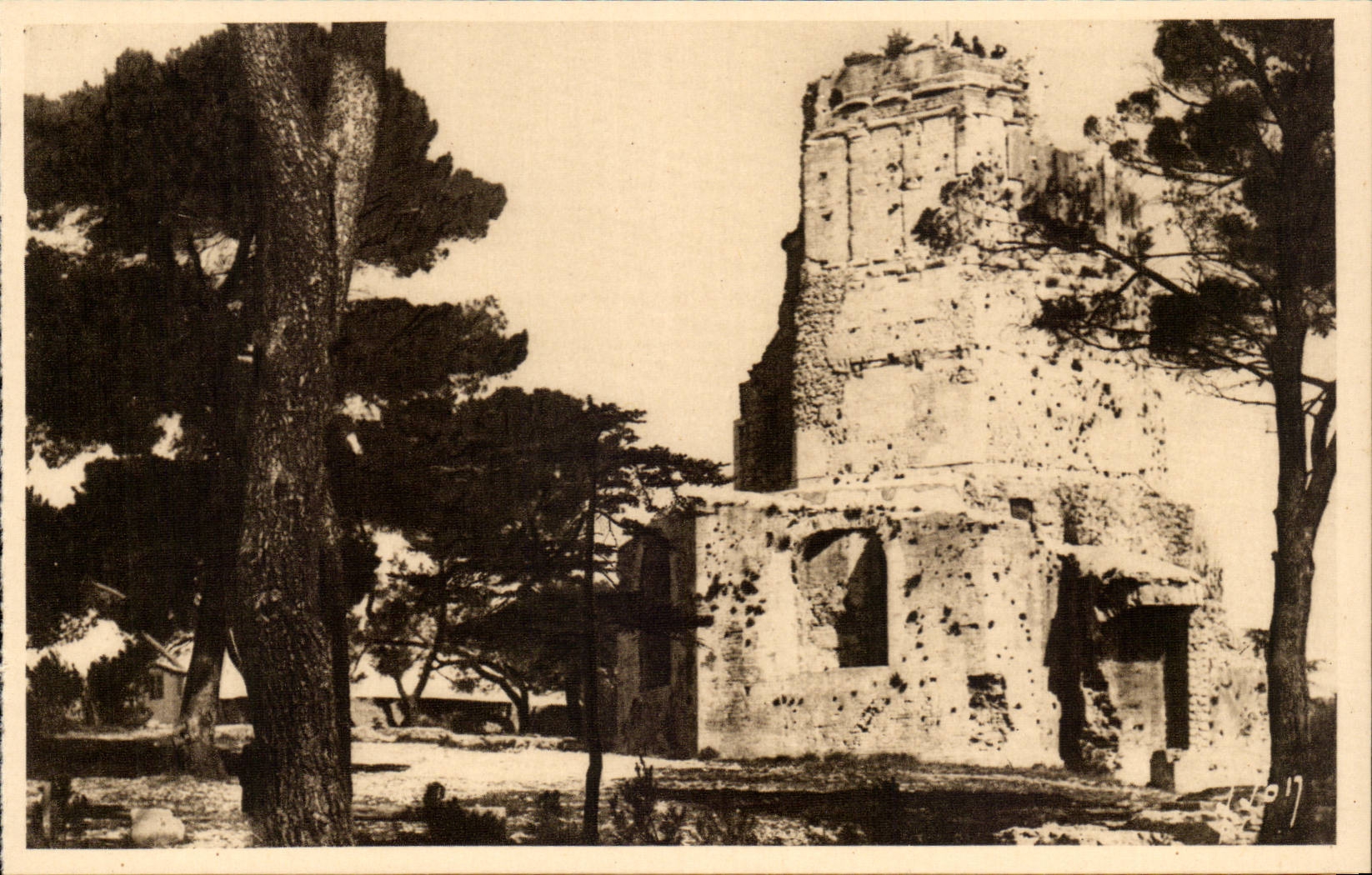 Nimes - der Magne Aufsatz - CPA