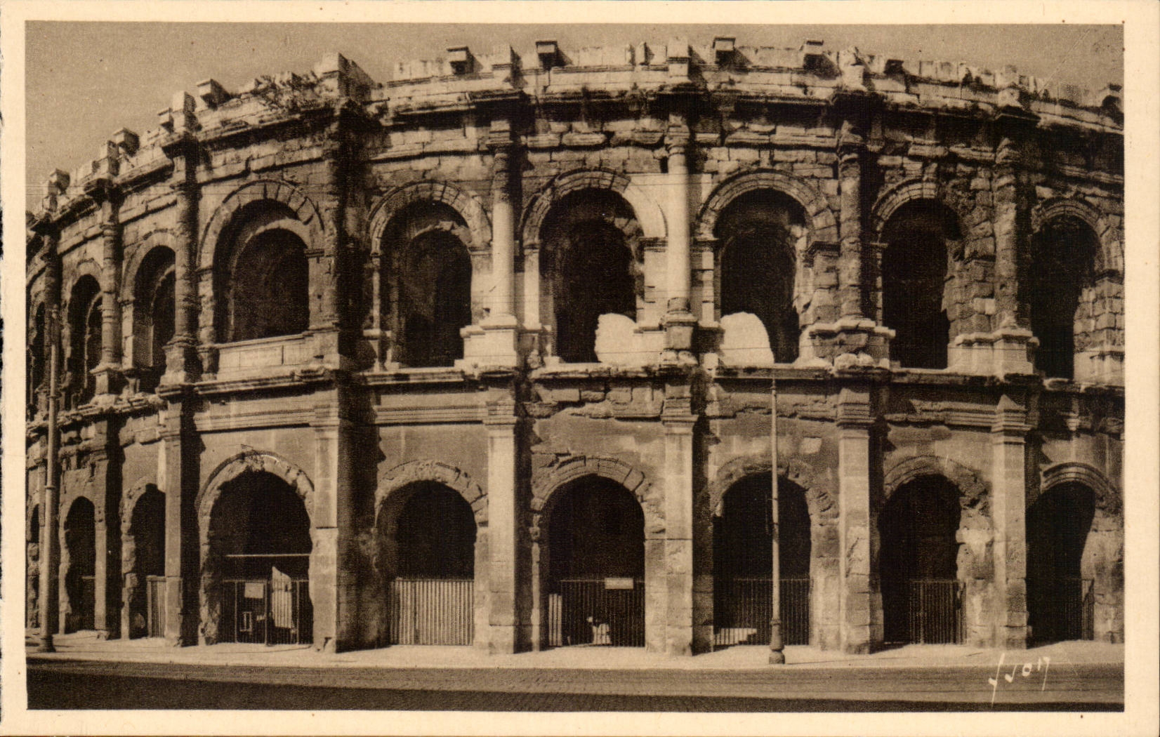 NimesCPA gesehener External der Arena