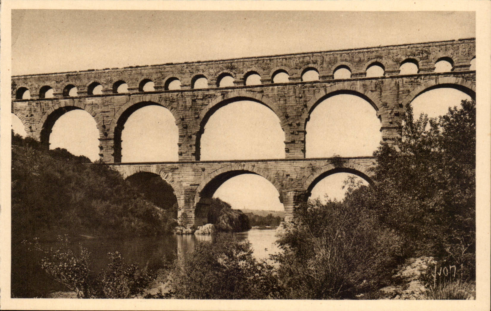 Nimes CPA die Brucke von Gard