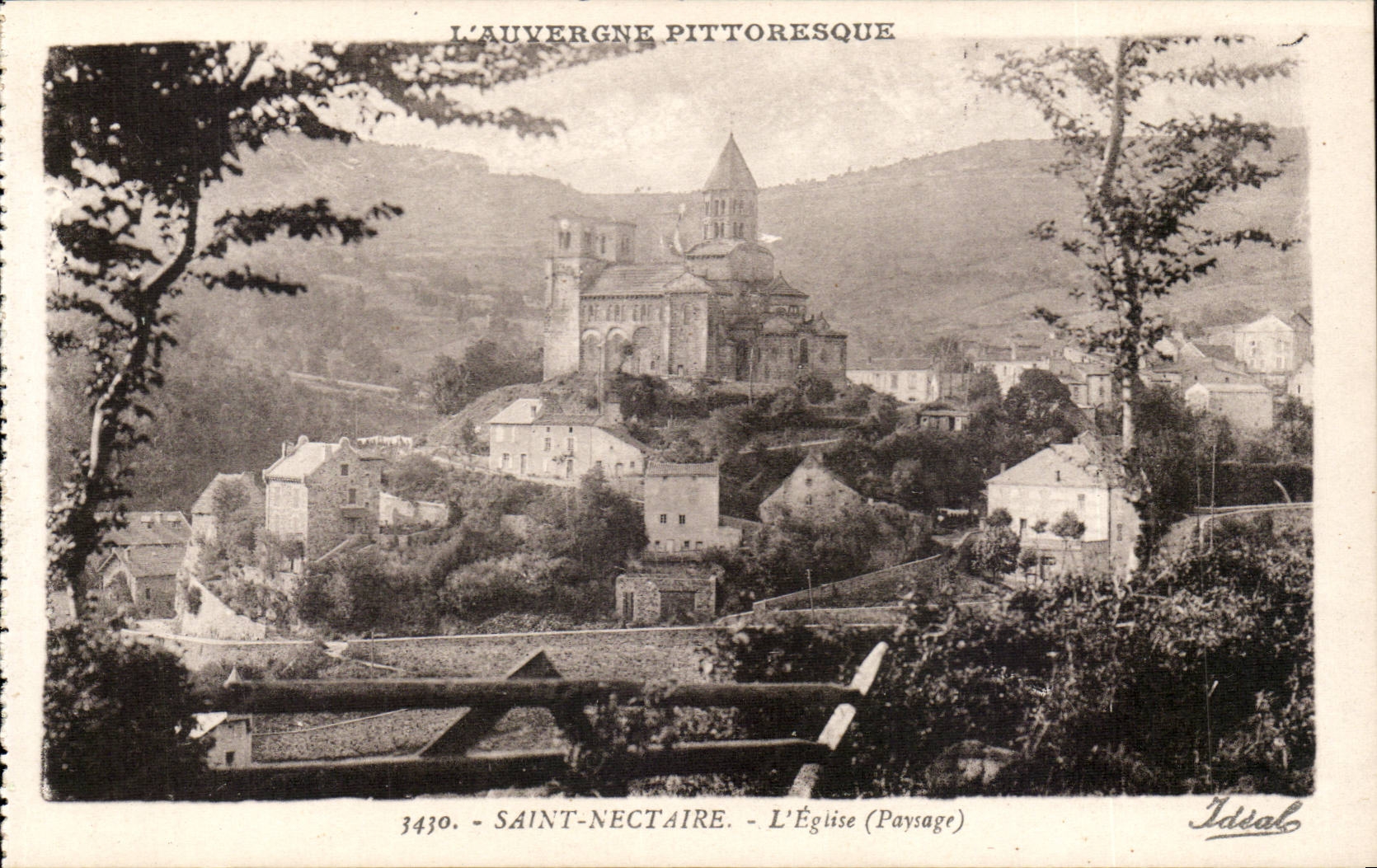 CPA Auvergne Saint Nectary the church (landscape)