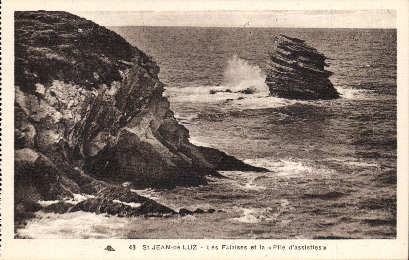Saint Jean de Luz CPA Les falaises et la pile d'assiettes