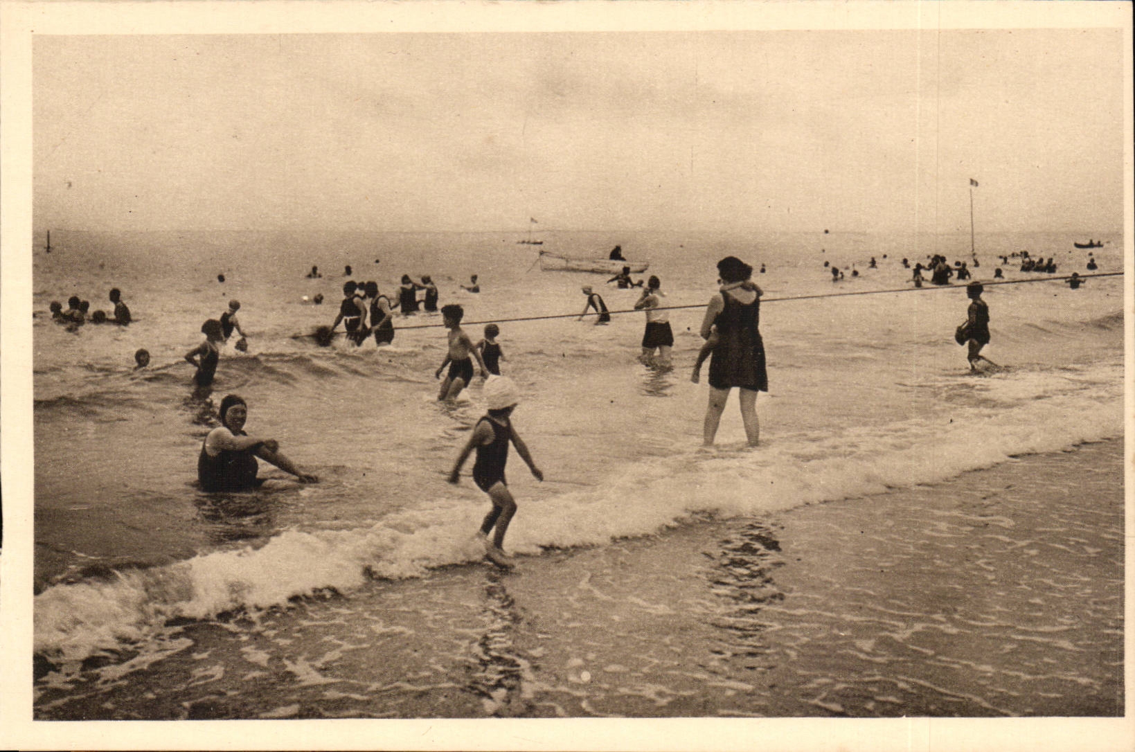 Deauville - der gebluhte Strand - les Bains - CPA
