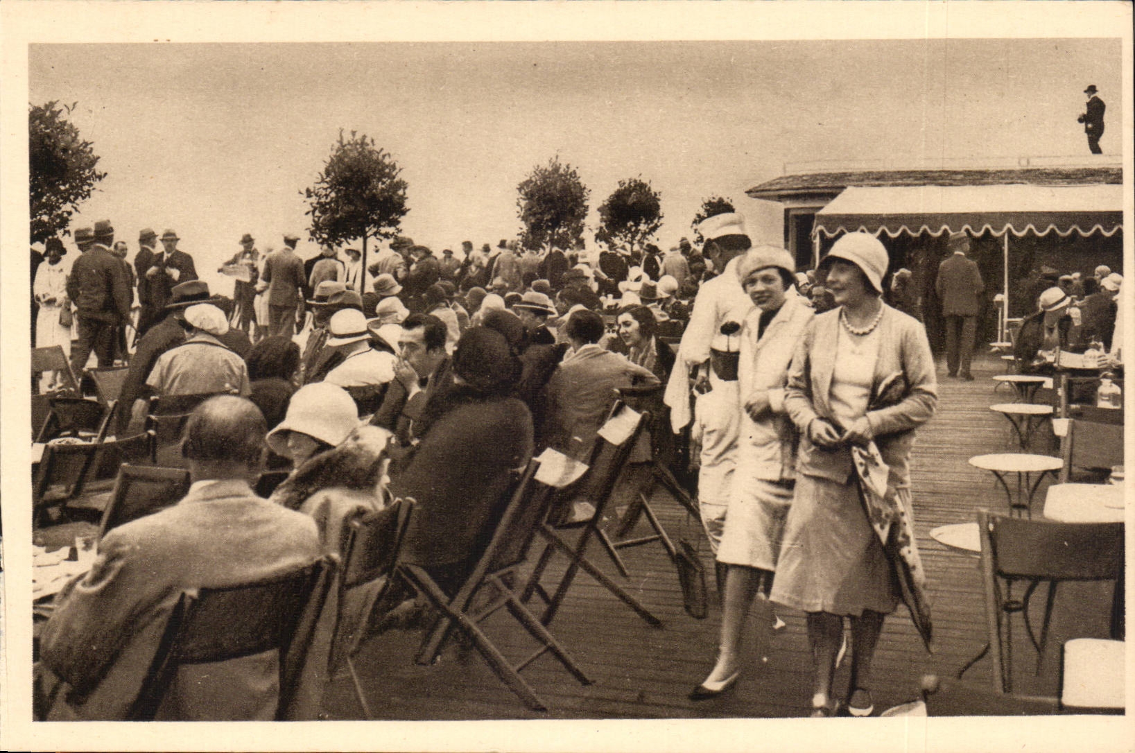 Deauville - der gebluhte Strand - Bretter - der Stab des Sun - CPA