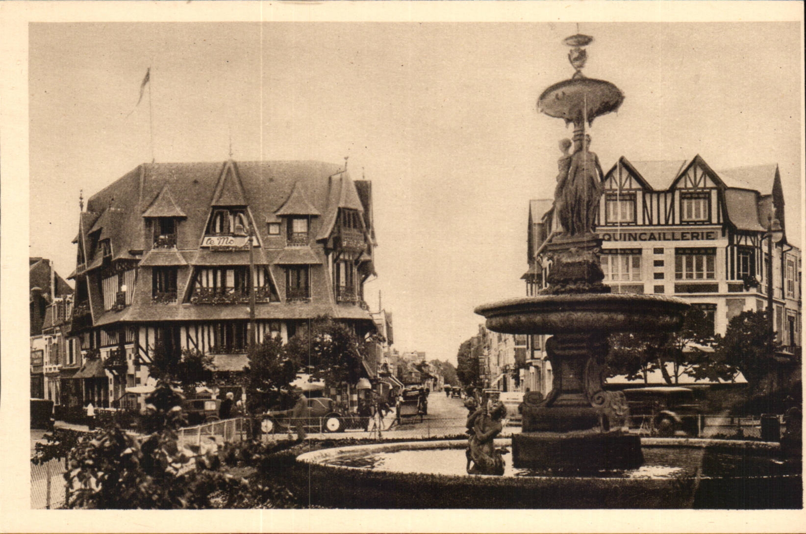 Deauville - the Flowered Beach - Place and Morny Hotel - CPA