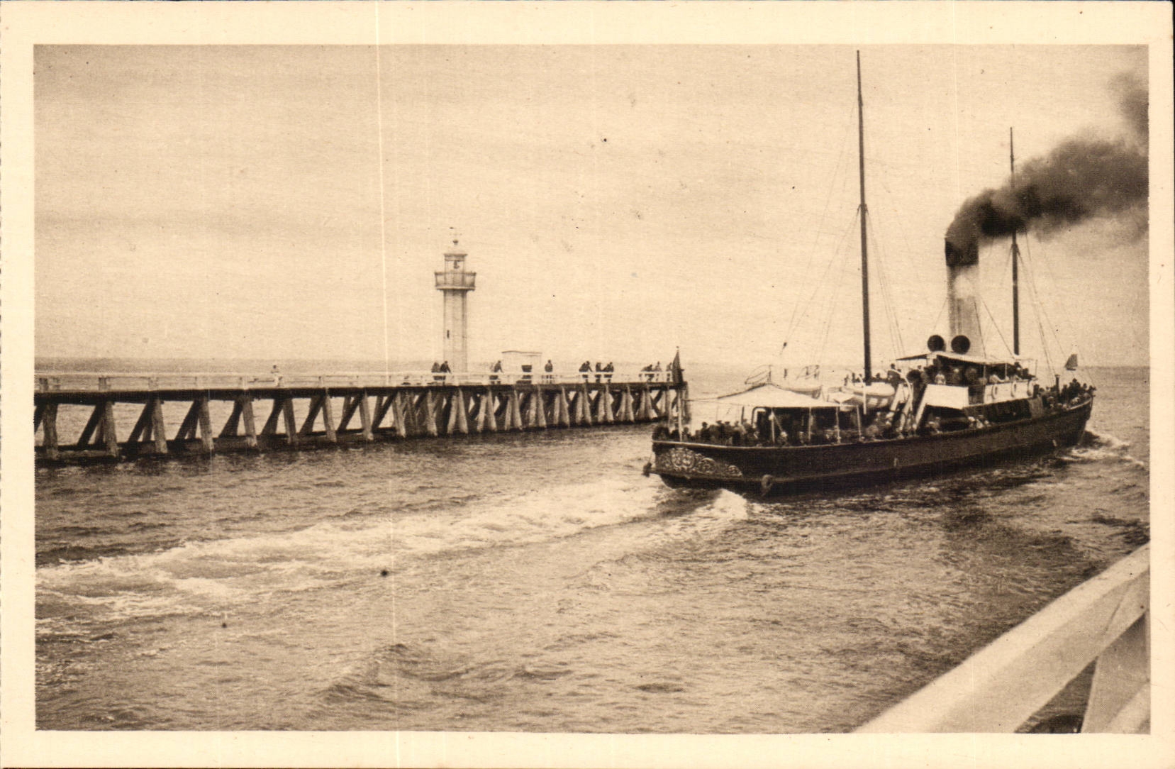Trouville - the Queen of the Beaches - Departure of the Trouville Boat - Steamer - Steamer - Le Havre CPA