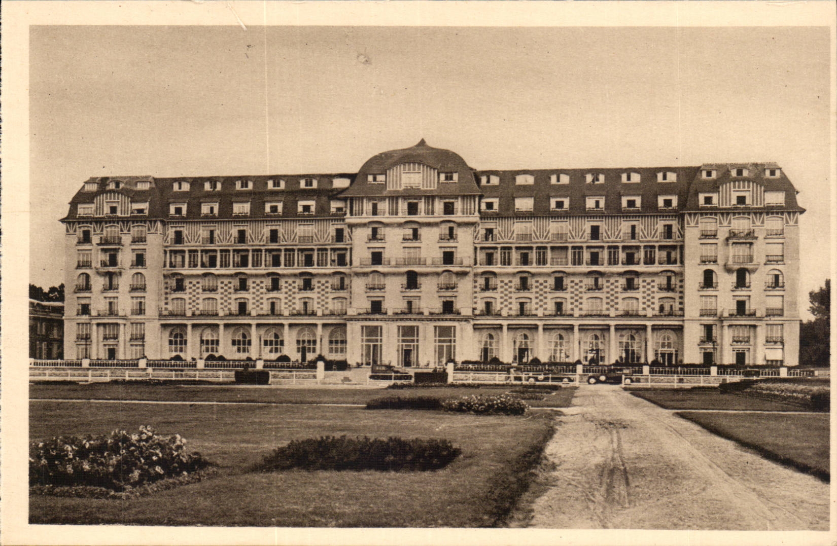 Trouville - the Queen of the Beaches - Royal Hotel CPA