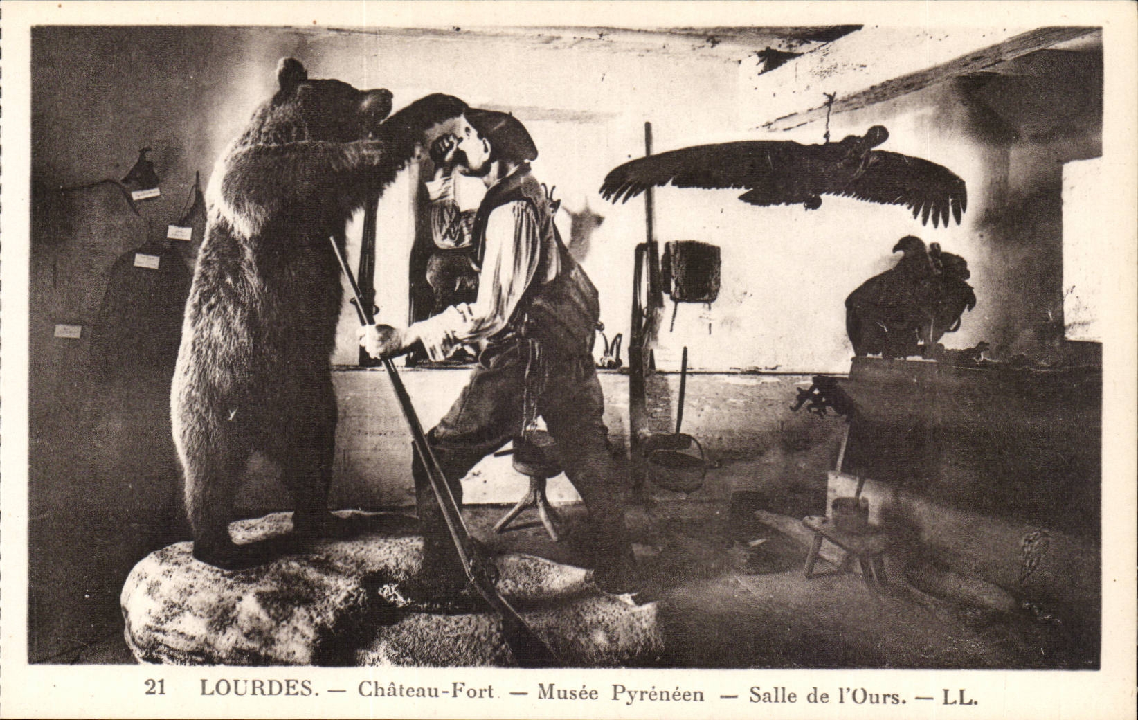 Lourdes - the Castle Fort - Room of the Bear - Pyrenean Museum - CPA