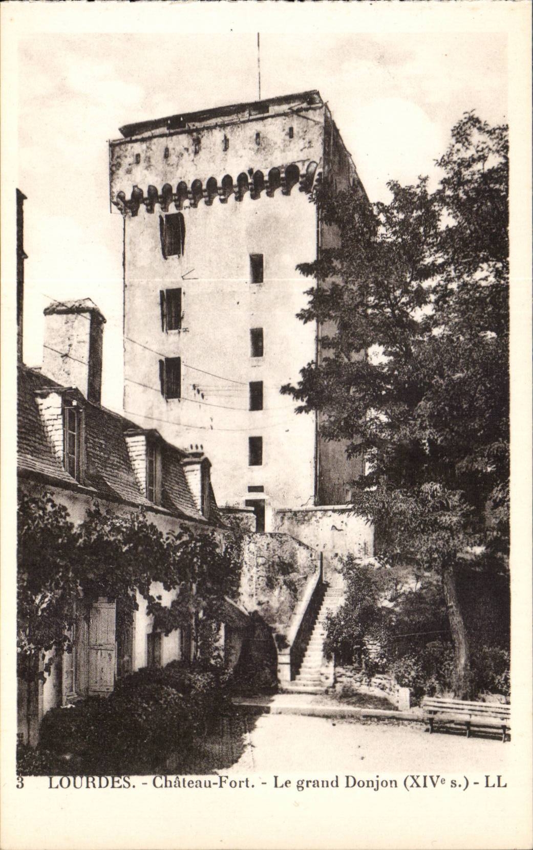 Lourdes - the Castle Fort the Large Keep - CPA