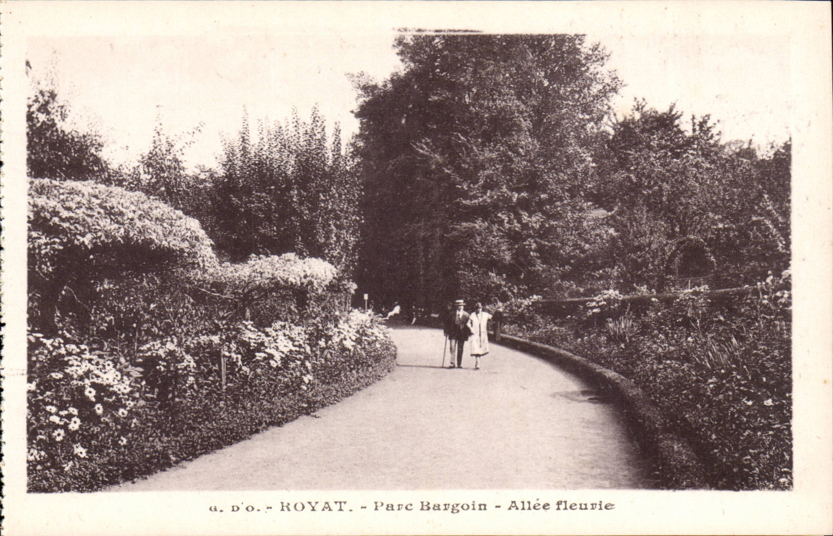 CPA Royat Bargoin Park Allee flowered