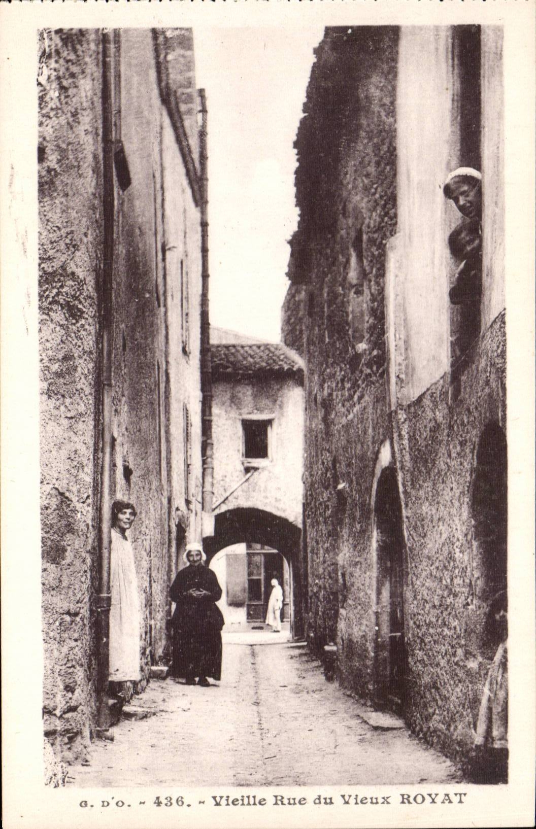 CPA Royat Old woman street Women Nice shot