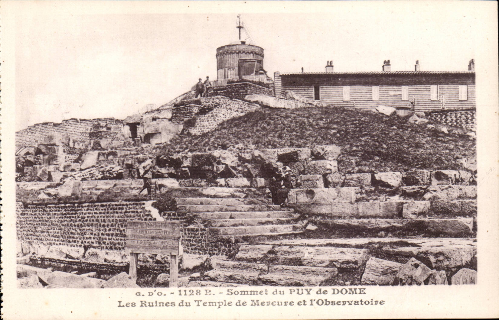 CPA Summit of Puy of dome ruins of the Mercury temple and the observatory