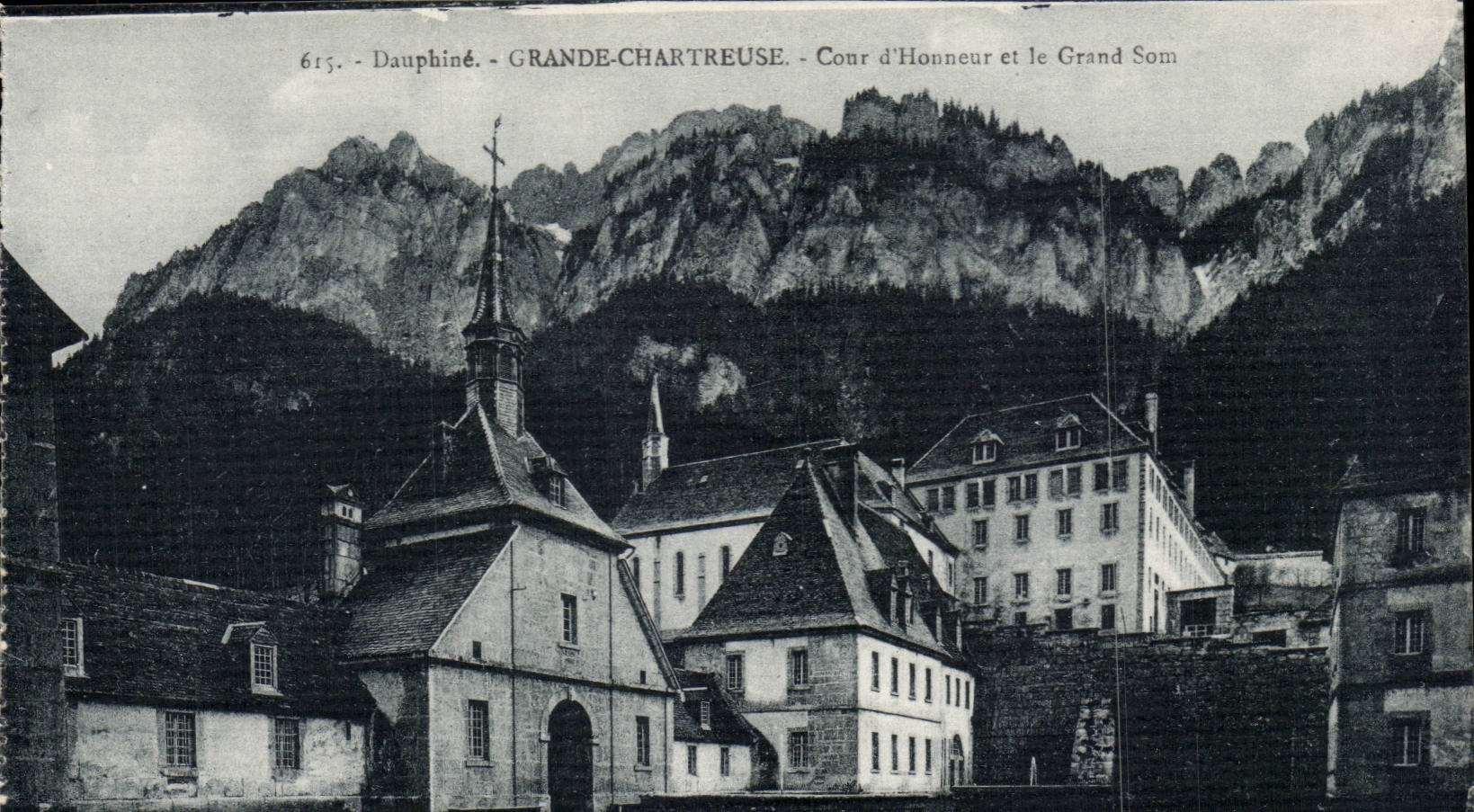 Grosser Chartreuse Haupthof Dauphine-CPA und grosses Som