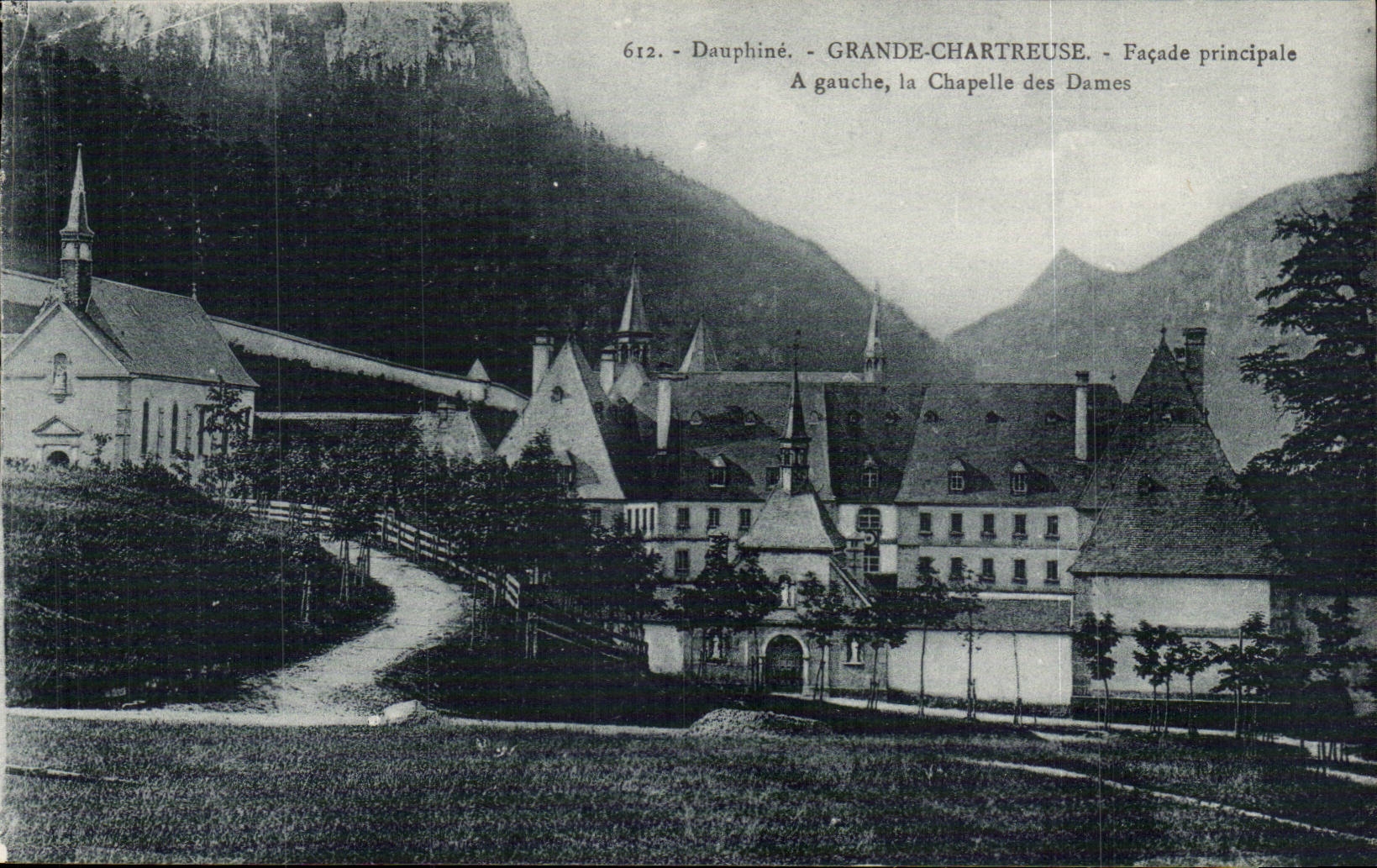 CPA grosse Dauphine Chartreuse Brut-Front die Direktion auf der linken Wolbung der Damen