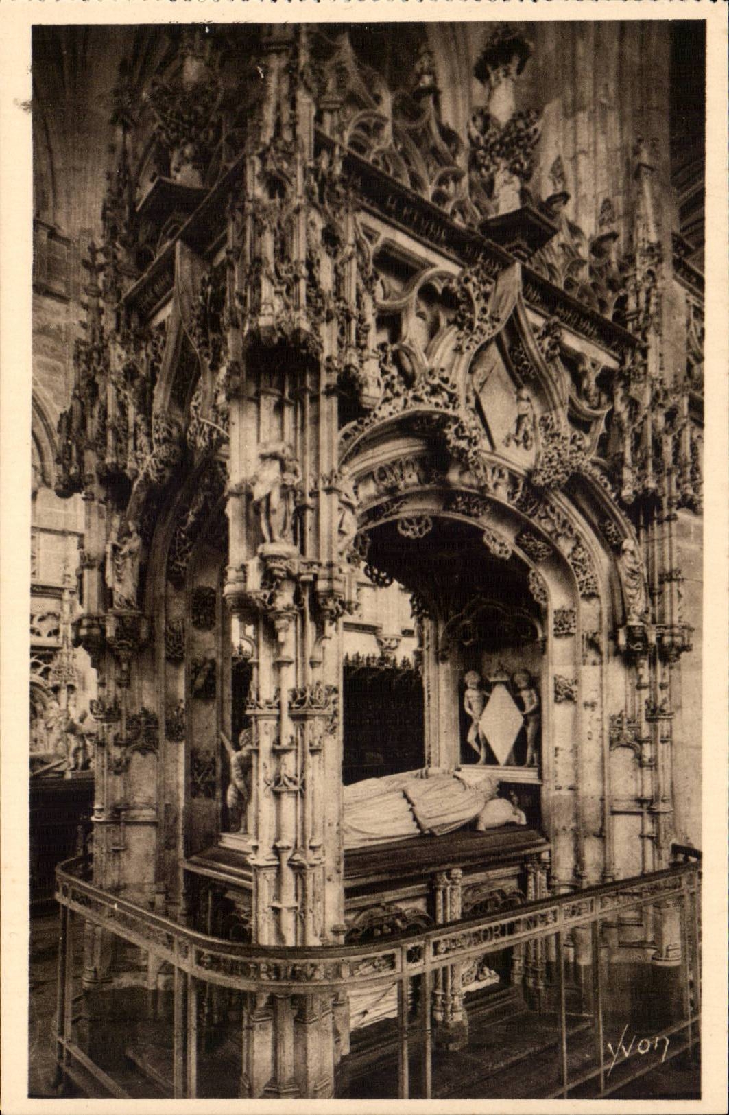 Borough - Church of Husks - Mausoleum of Marguerite of Austriche - CPA