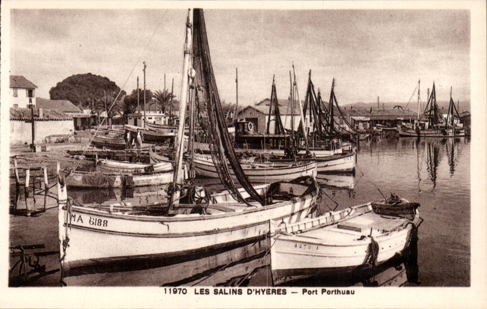 Die salzigen von Hyeres - Porthau CPA mit einem Gatter versehen