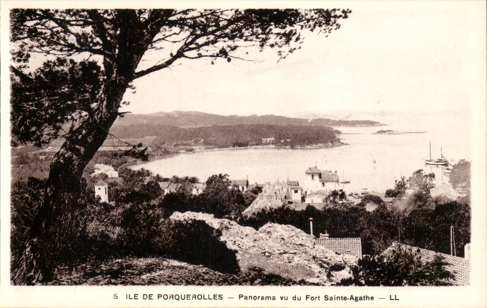 Island of Porquerolles - Panorama seen of Fort Sainte the Agathe - CPA