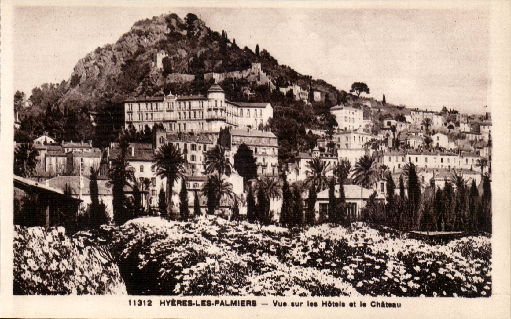 Hyeres Palmen - Anblick auf den Hotels und dem Schloss CPA