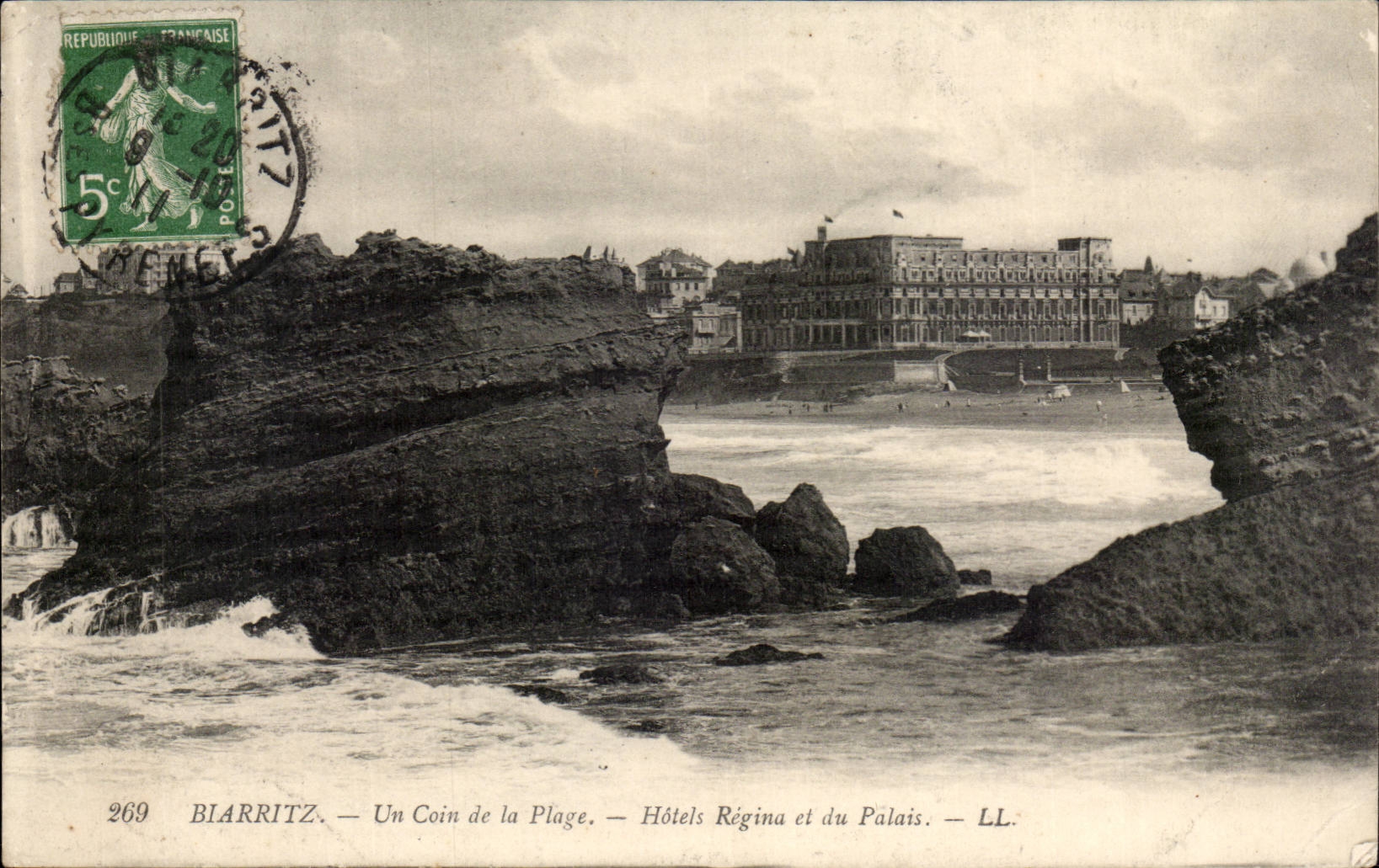 Biarritz - Un coin de la Plage Hotel Regina et du Palais - CPA