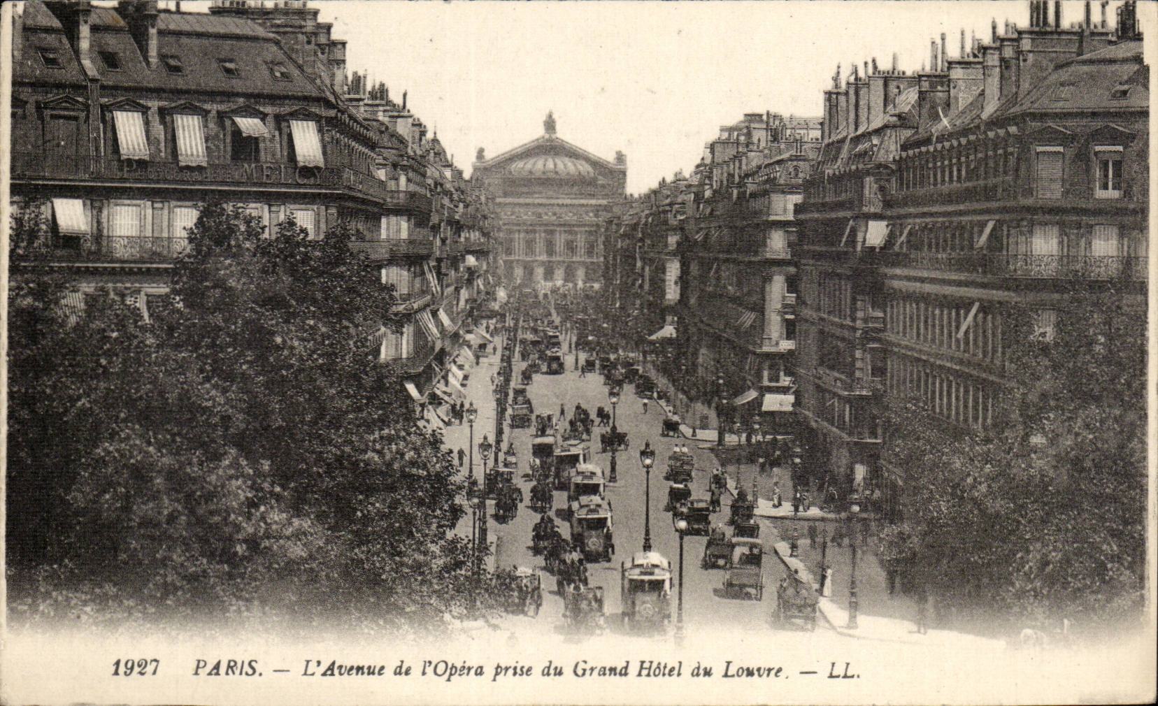 Paris 8 - Avenue of the Opera taken of the Large Hotel of the Louvre - CPA