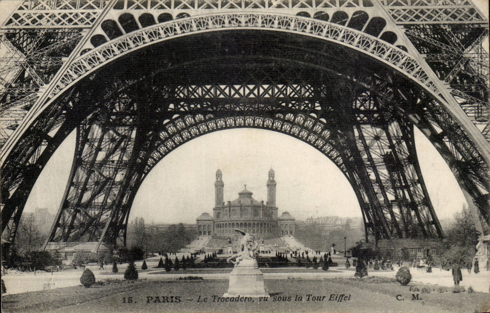 Paris 7 Trocadero seen under the Eiffel Tower - CPA
