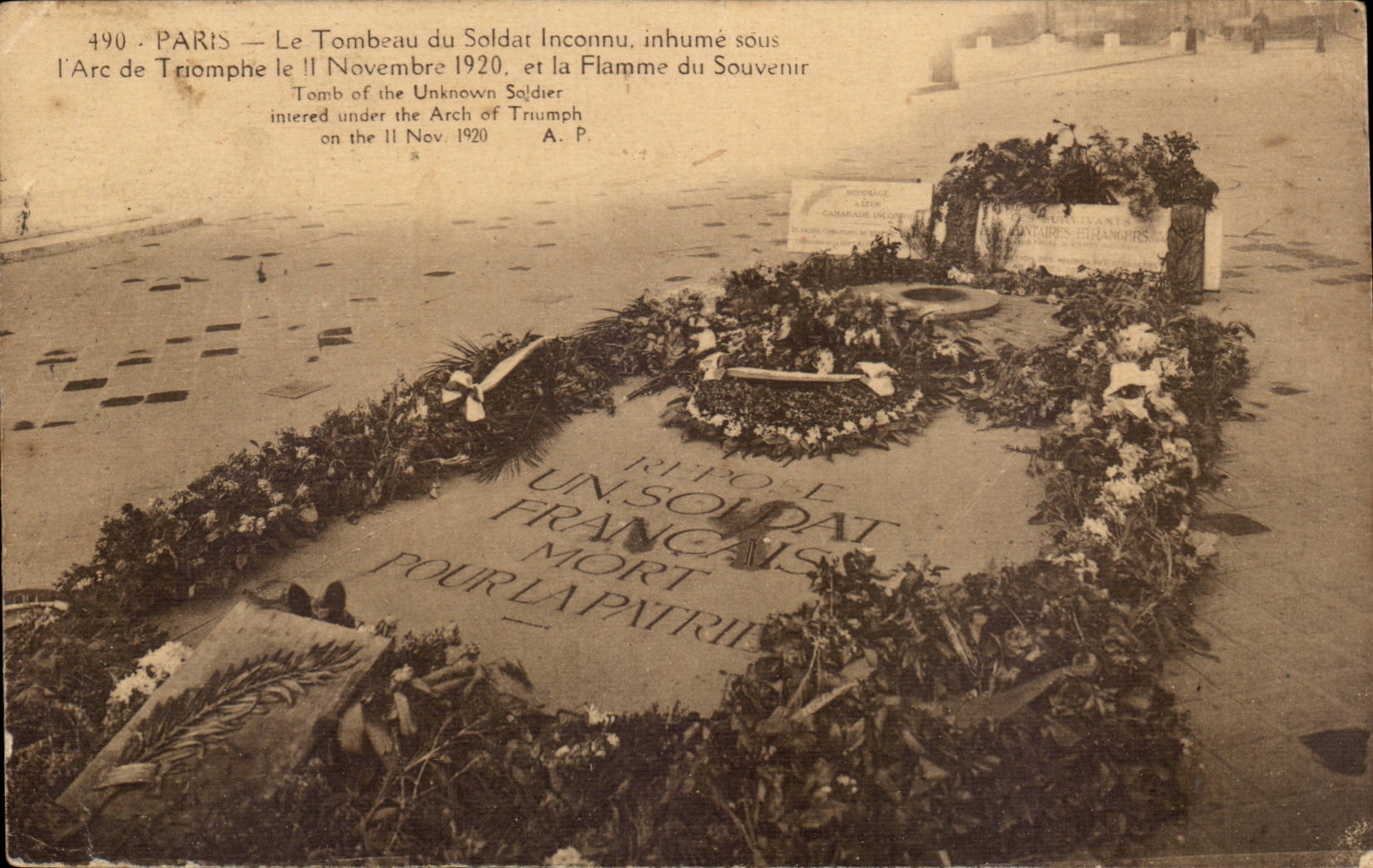 Paris 8 - The Tomb of the Innconu Soldier - buries under Arc de Triomphe II November 1920 CPA