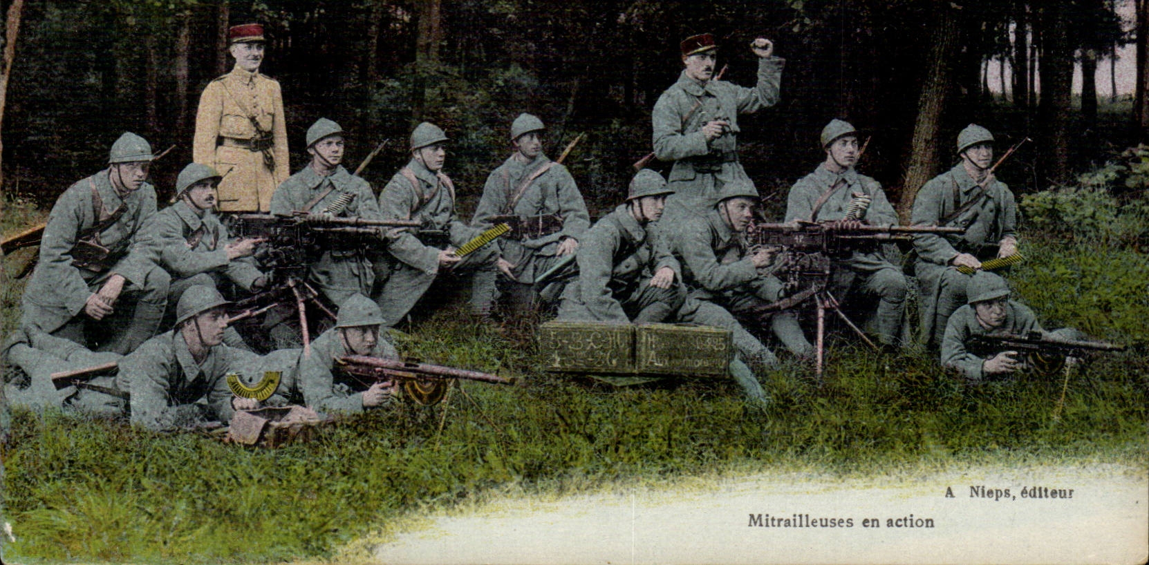 Militaria - Machine-gun in action - soldier - CPA