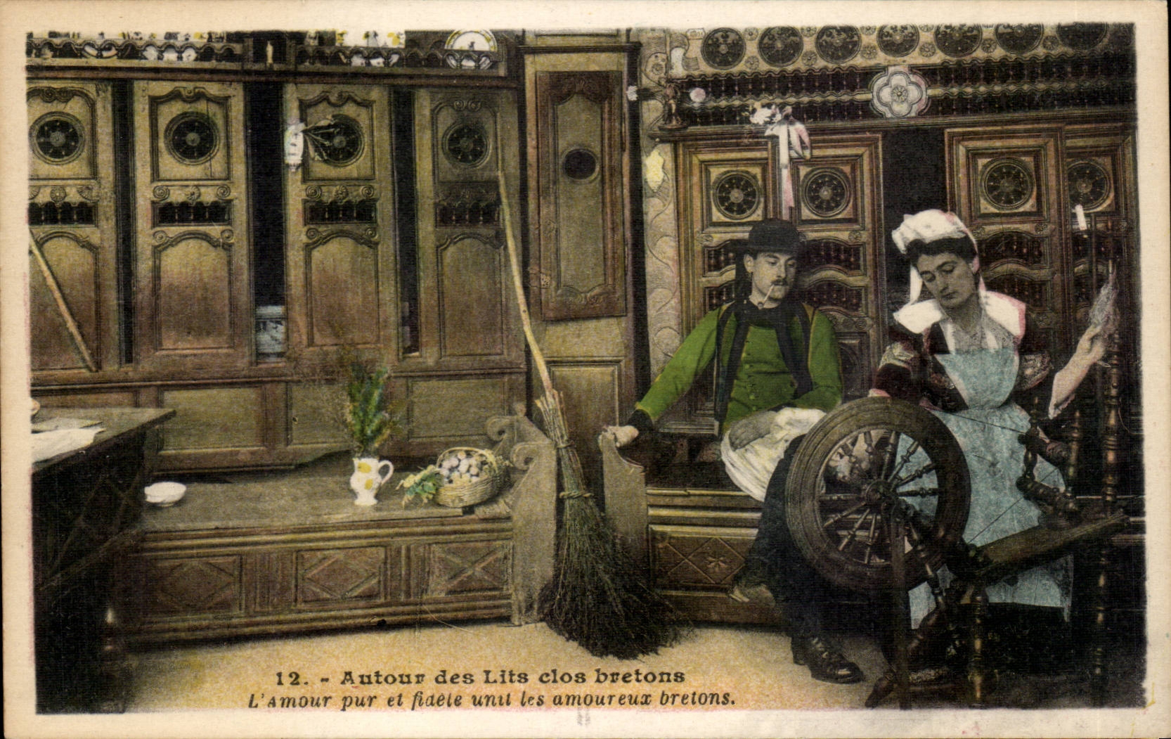 Folklore - Costume - Around Closed Beds - pure Love CPA