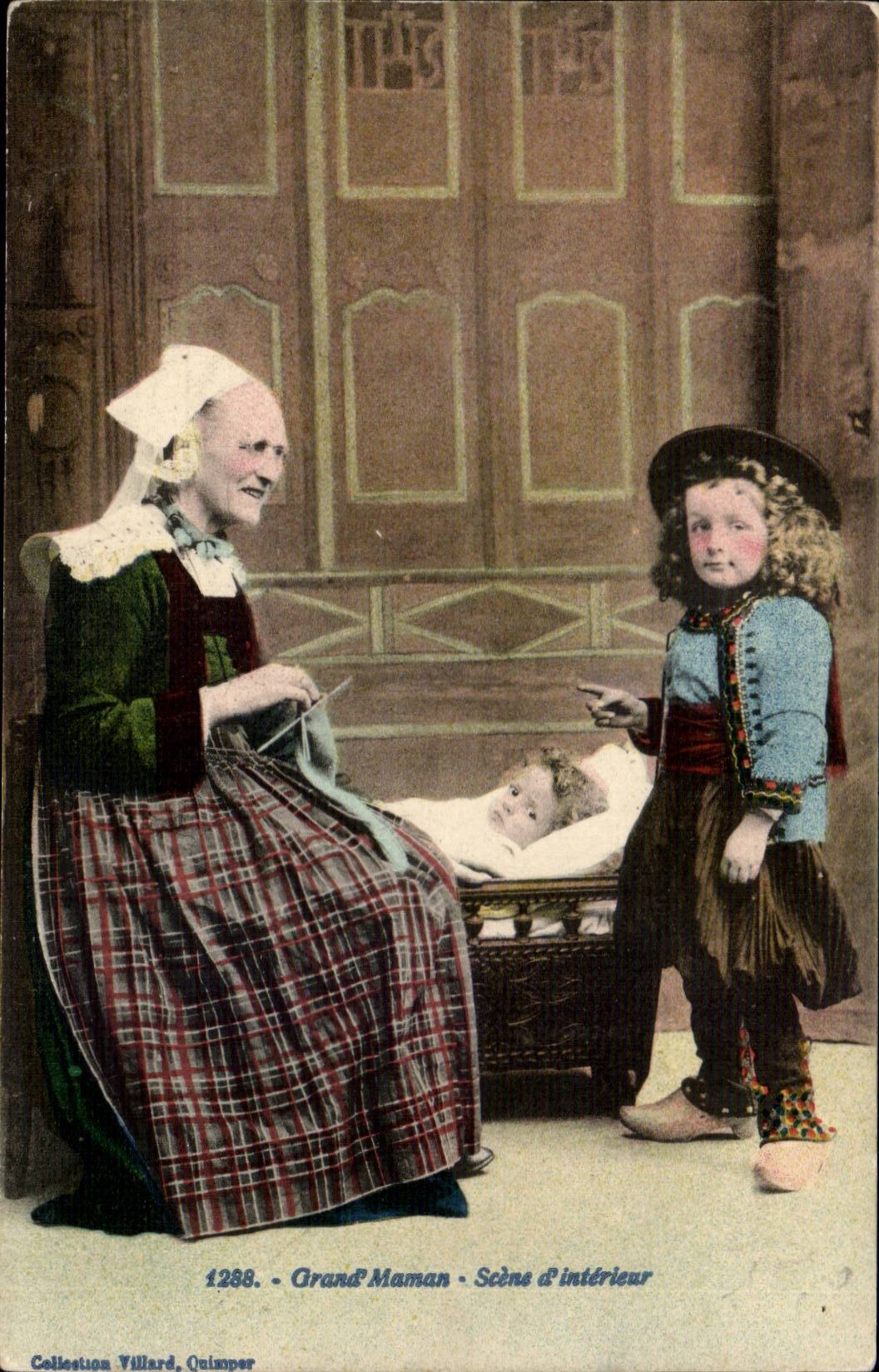 Folklore - Costumes - Large Mom - Indoor scenes - Baby - Brittany children - Children - CPA