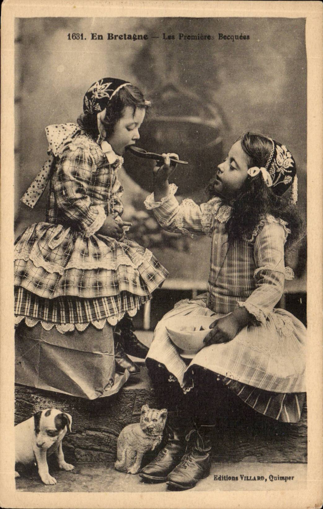 CPA In Brittany Premires Beakfuls (folklore costume child Cats Cat Cat Dog Pup)
