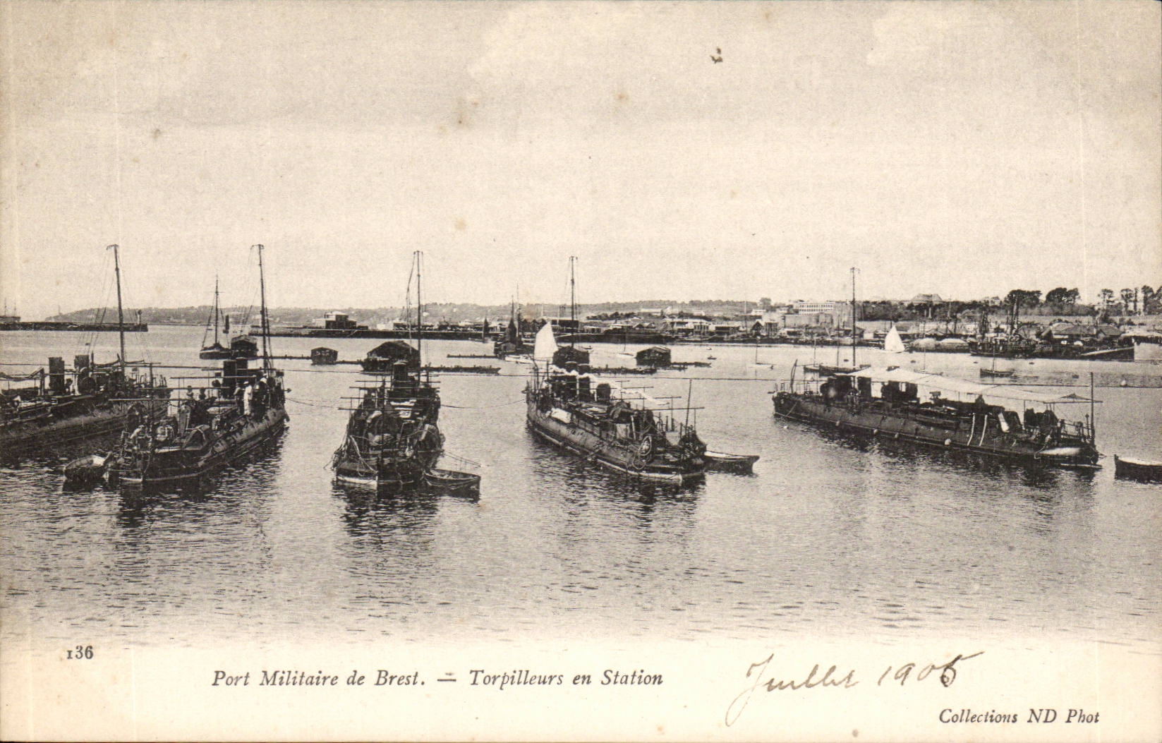 CPA Brest Port militaire Torpilleurs en station (bateau)