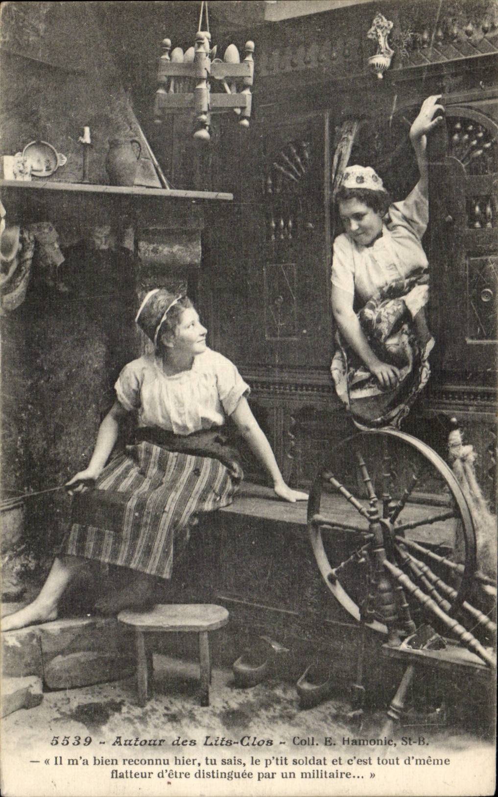 Folklore - Costumes - Brittany - closed Beds - CPA