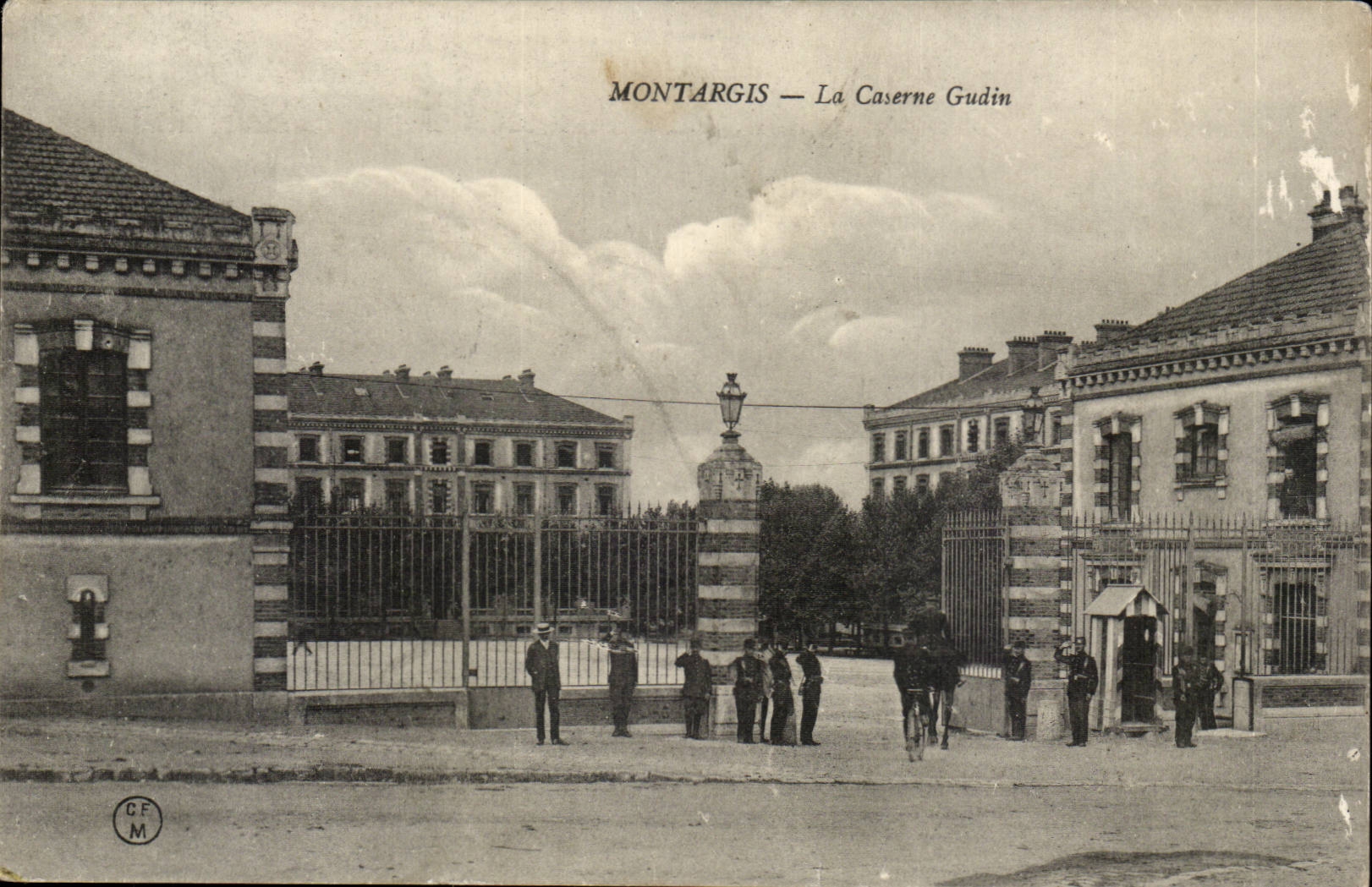 Montargis - Gudin Barracks - CPA