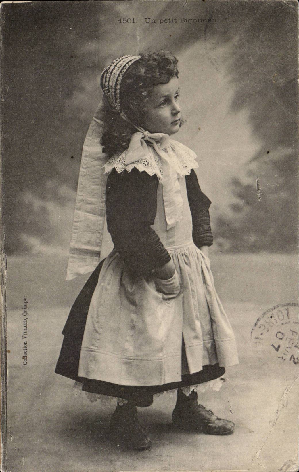 Folklore - Costumes - Child - Girl - Adorable Child with curly to hate - CPA