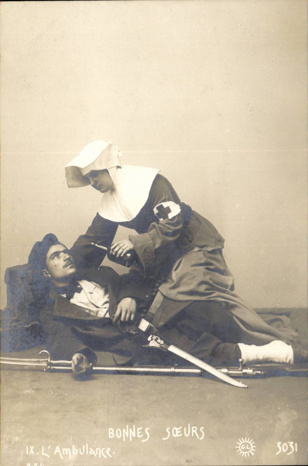 Folklore - Costumes - Nuns - the Ambulance - CPA