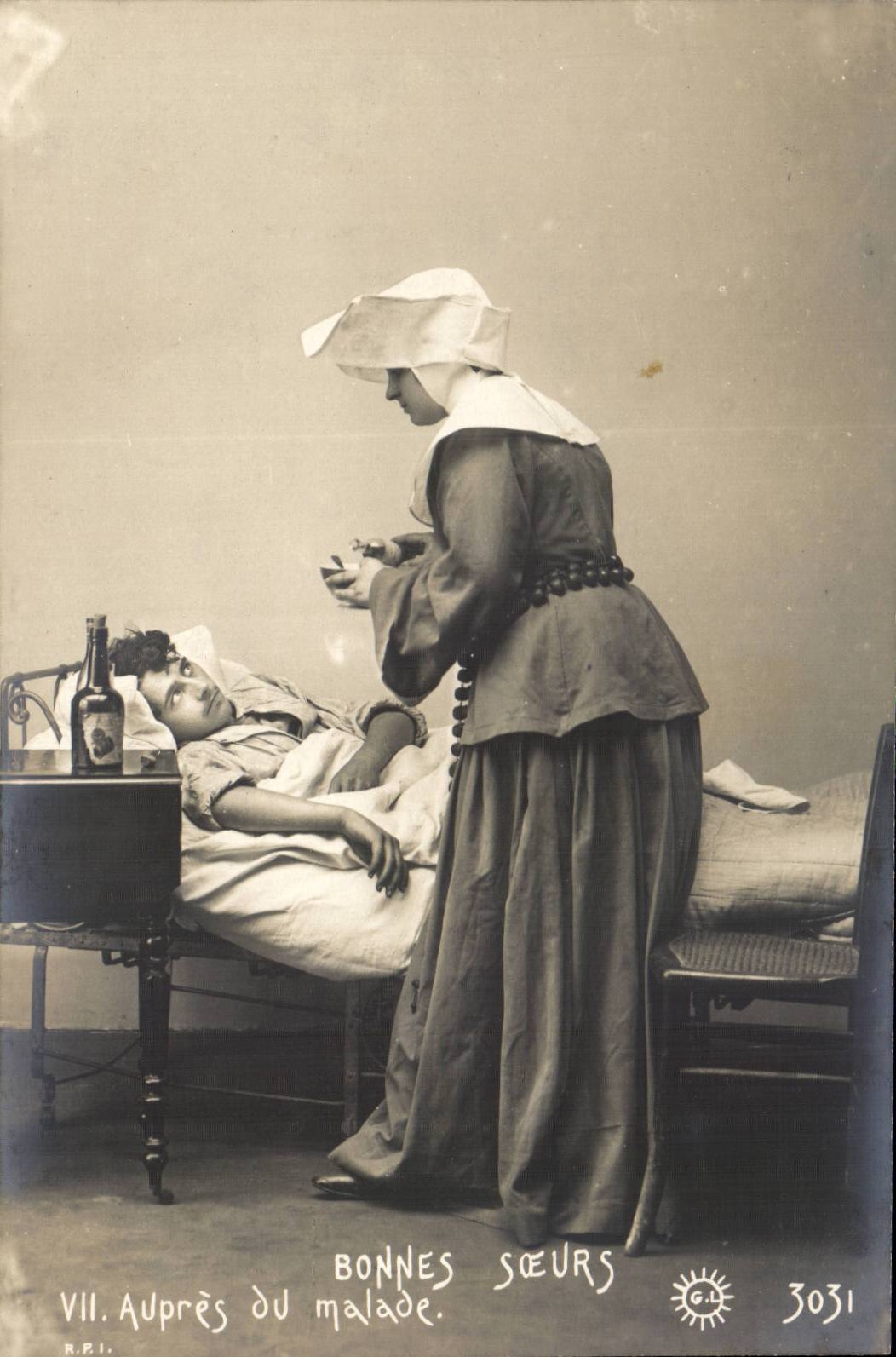 Folklore - Costumes - Nuns - Near Patient CPA