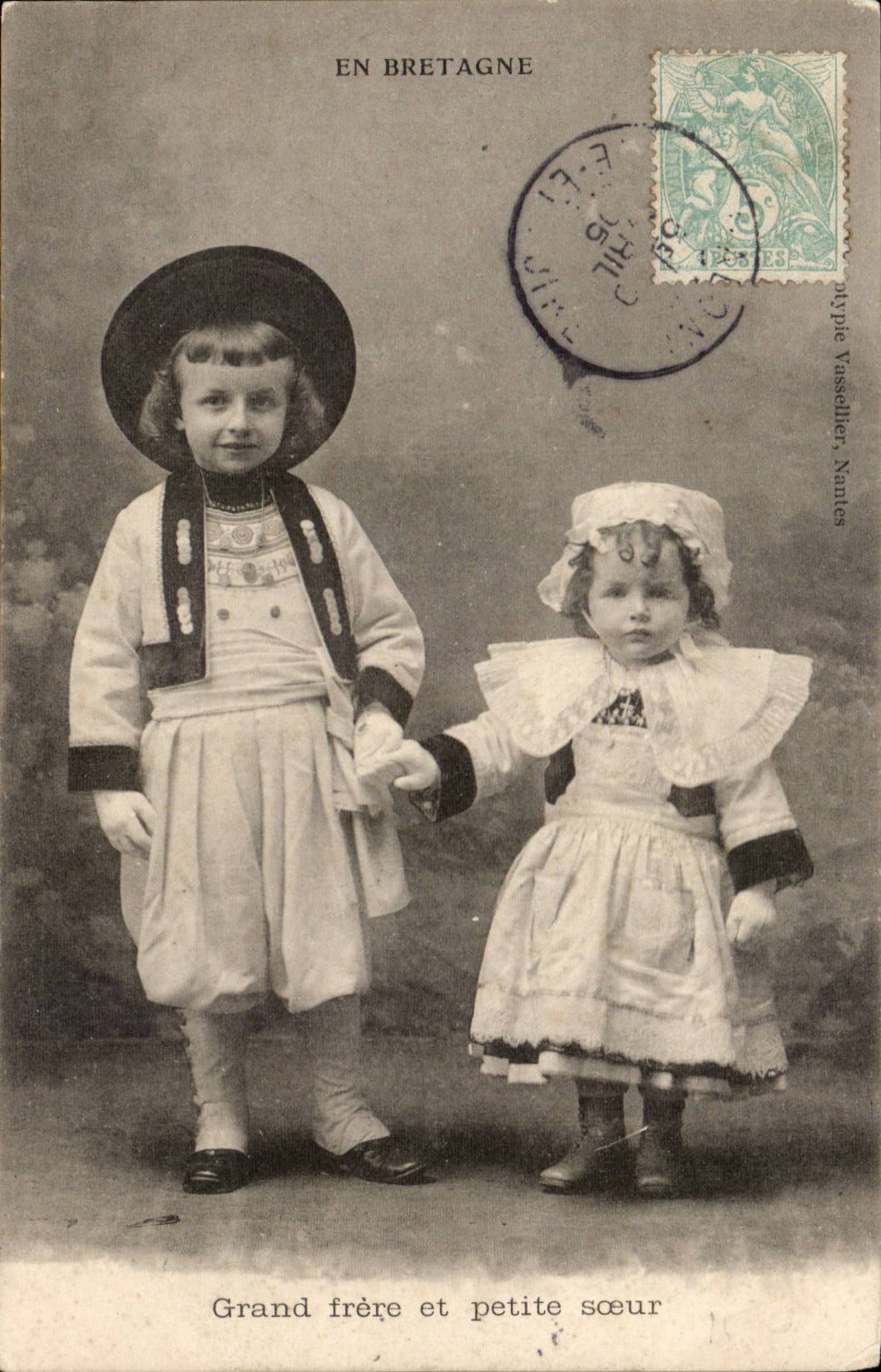 Fantasy - Big Brother and small sister - In Brittany - Children - Adorable Children - CPA