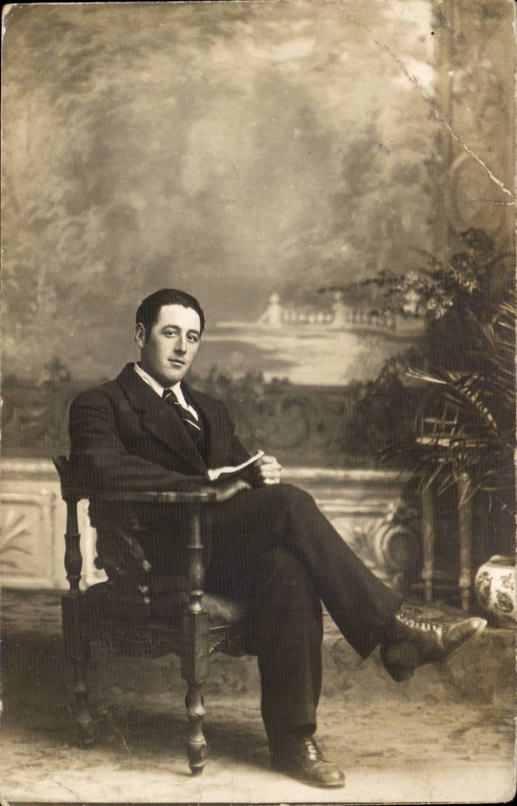 Fantasy - Young man - Handsome man with knowing spalling hammer - CPA