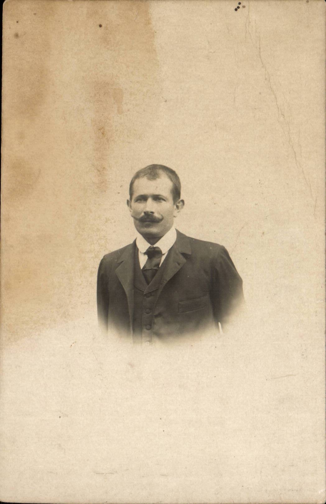 Real photo Homme has moustache (costume folklore)