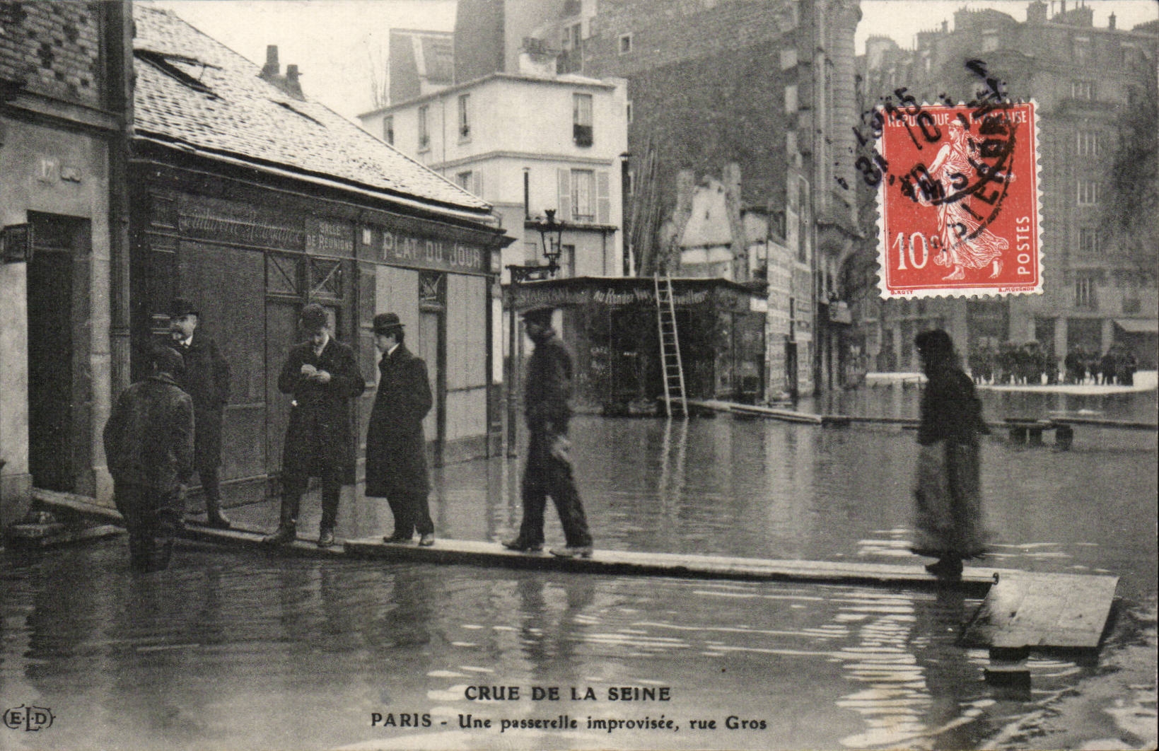 Paris - 16 - Crue de la Seinr - Une Passerelle improvisee - Rue Gros - CPA 