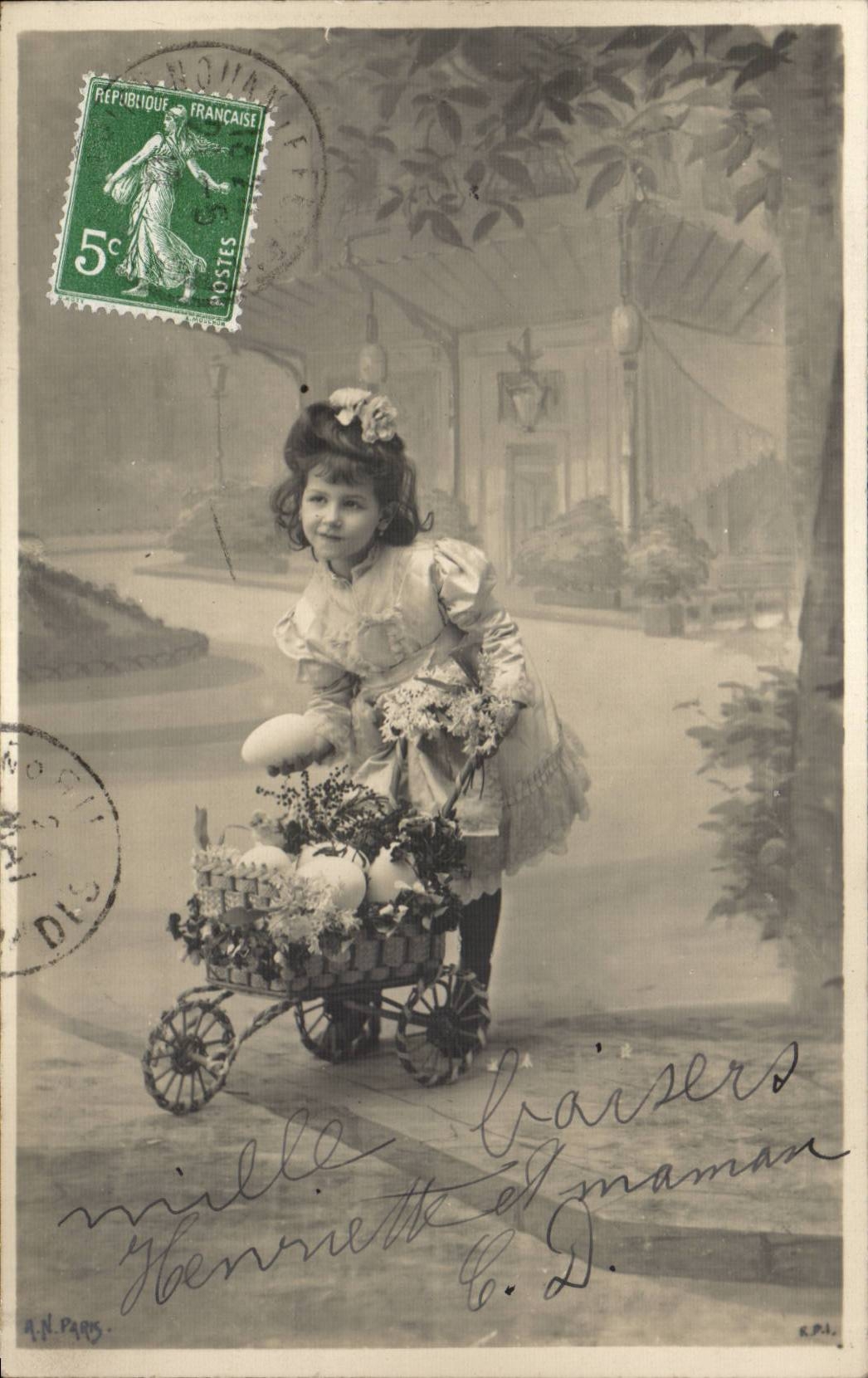 Fantasy - Child - Darling girl with knowing smirk - CPA