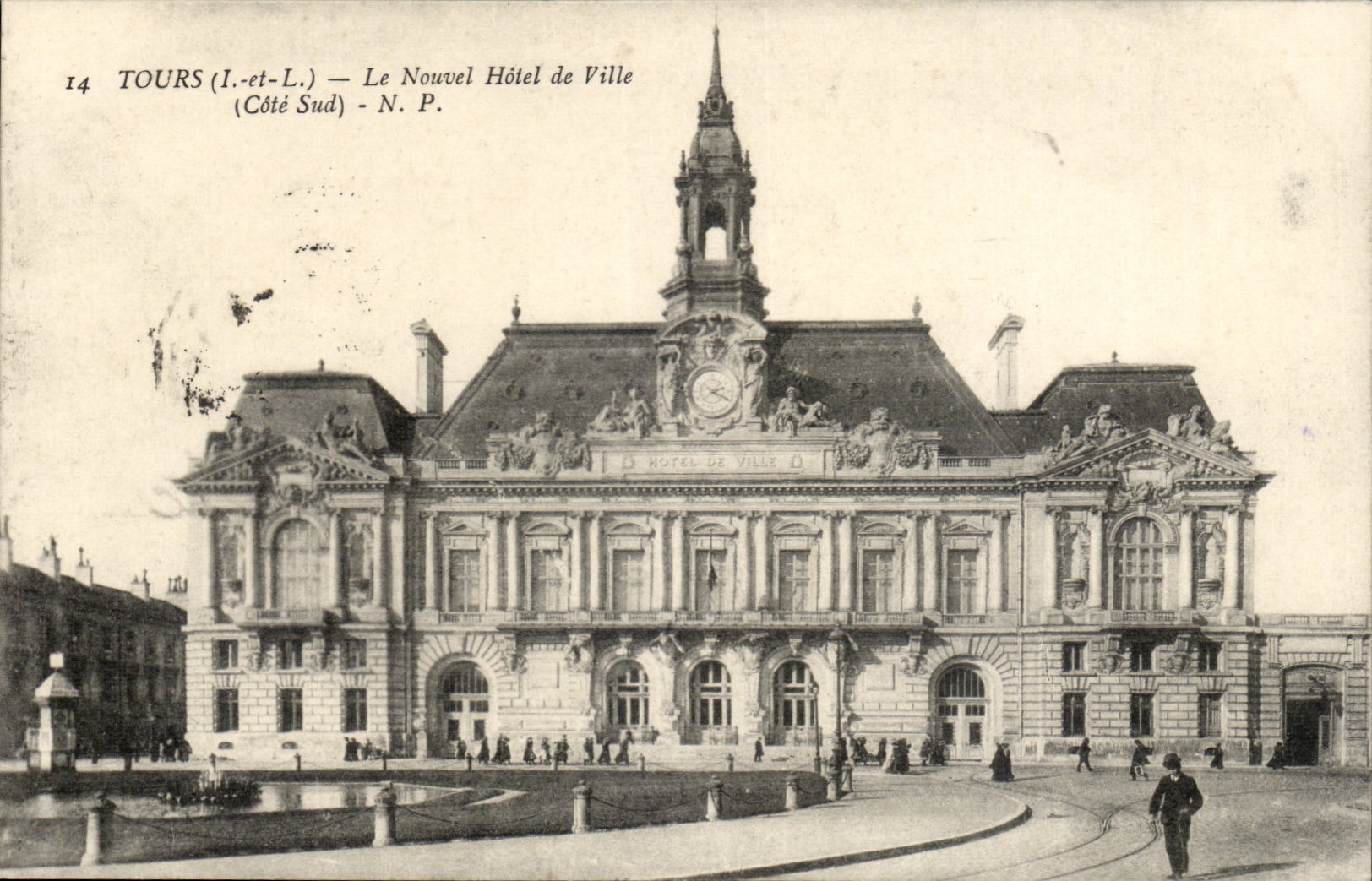 CPA Tours Le nouvel hotel de ville