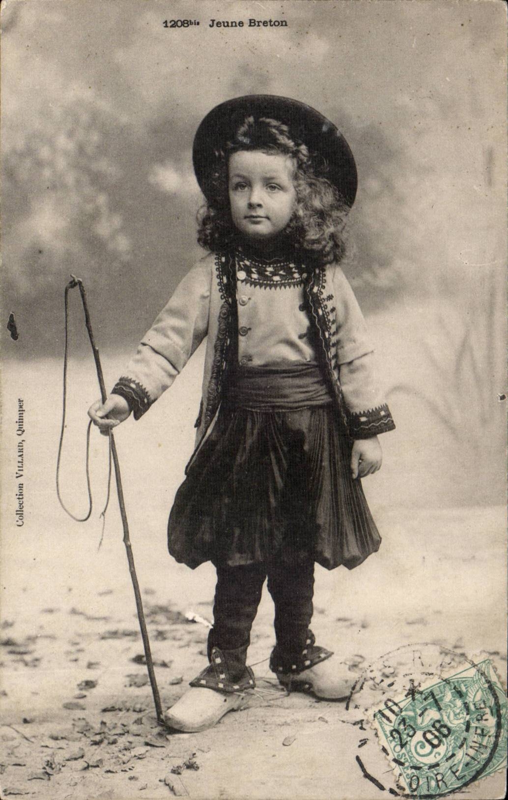 CPA Folklore Breton Young Child