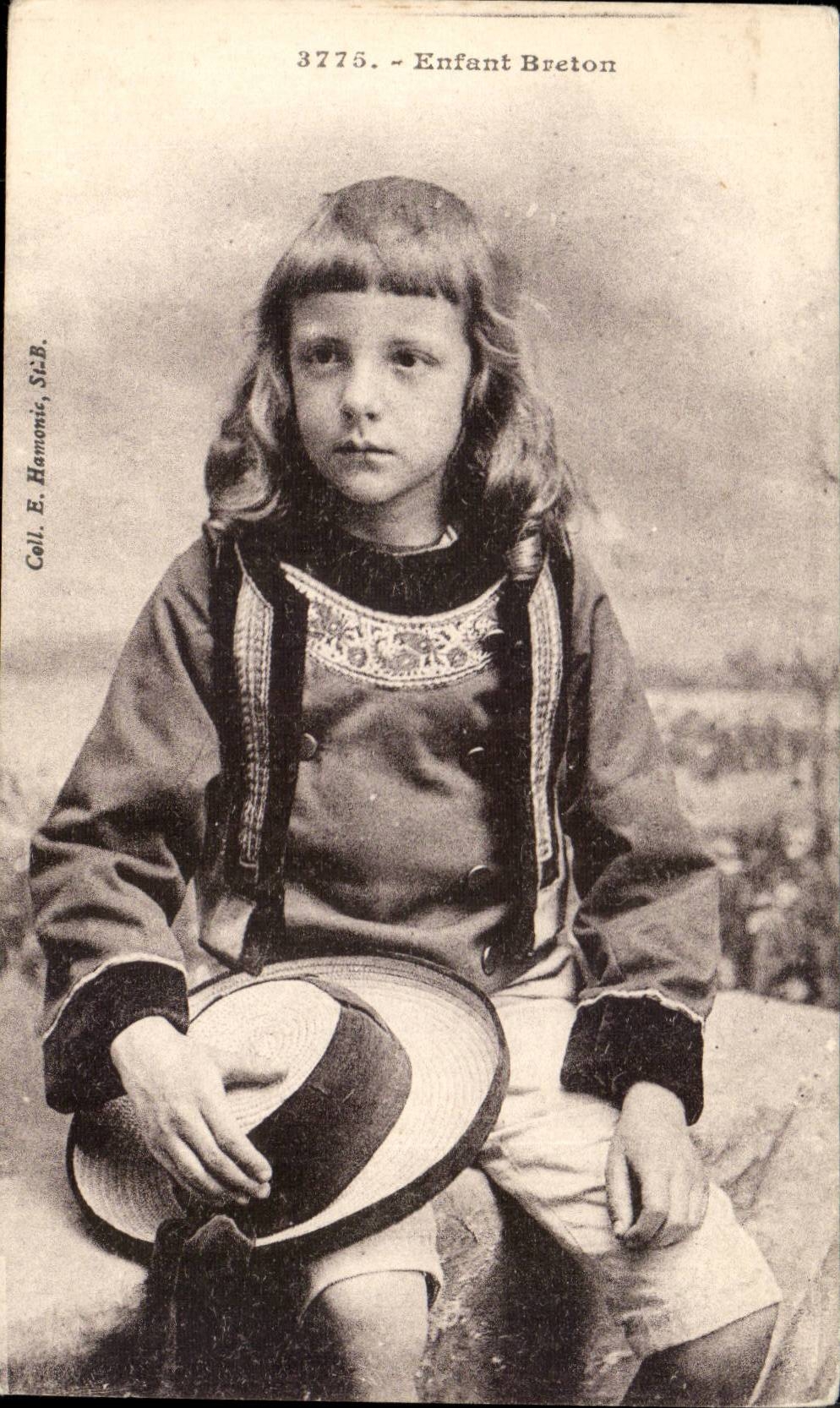 CPA Folklore Breton Child