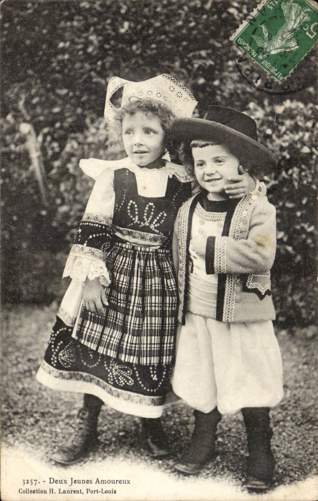 CPA Folklore Two young people in love