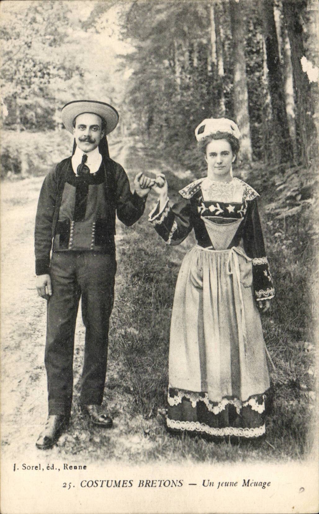 In Brittany CPA Breton Costumes a young couple