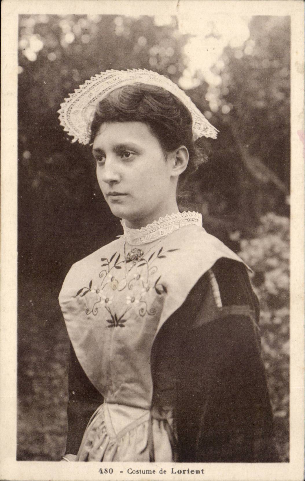 CPA Folklore Costume of Lorient