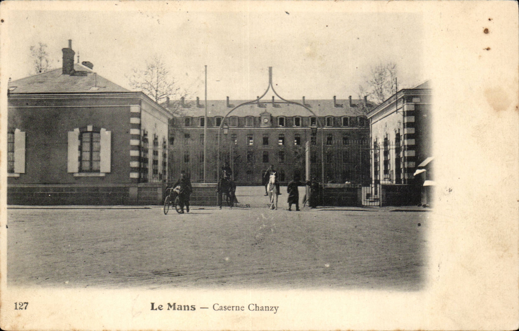 Mans - Barracks Chanzy CPA