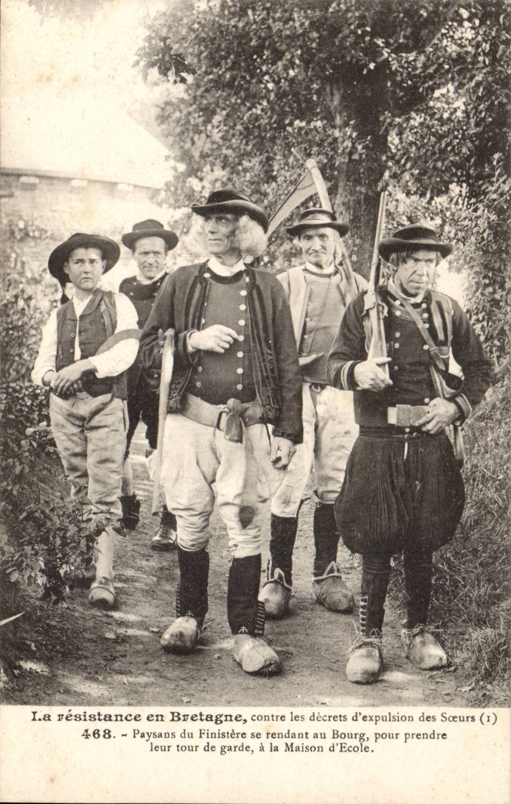 Folklore - Costumes - Resistance in Brittany - shoes - man - CPA Chouants