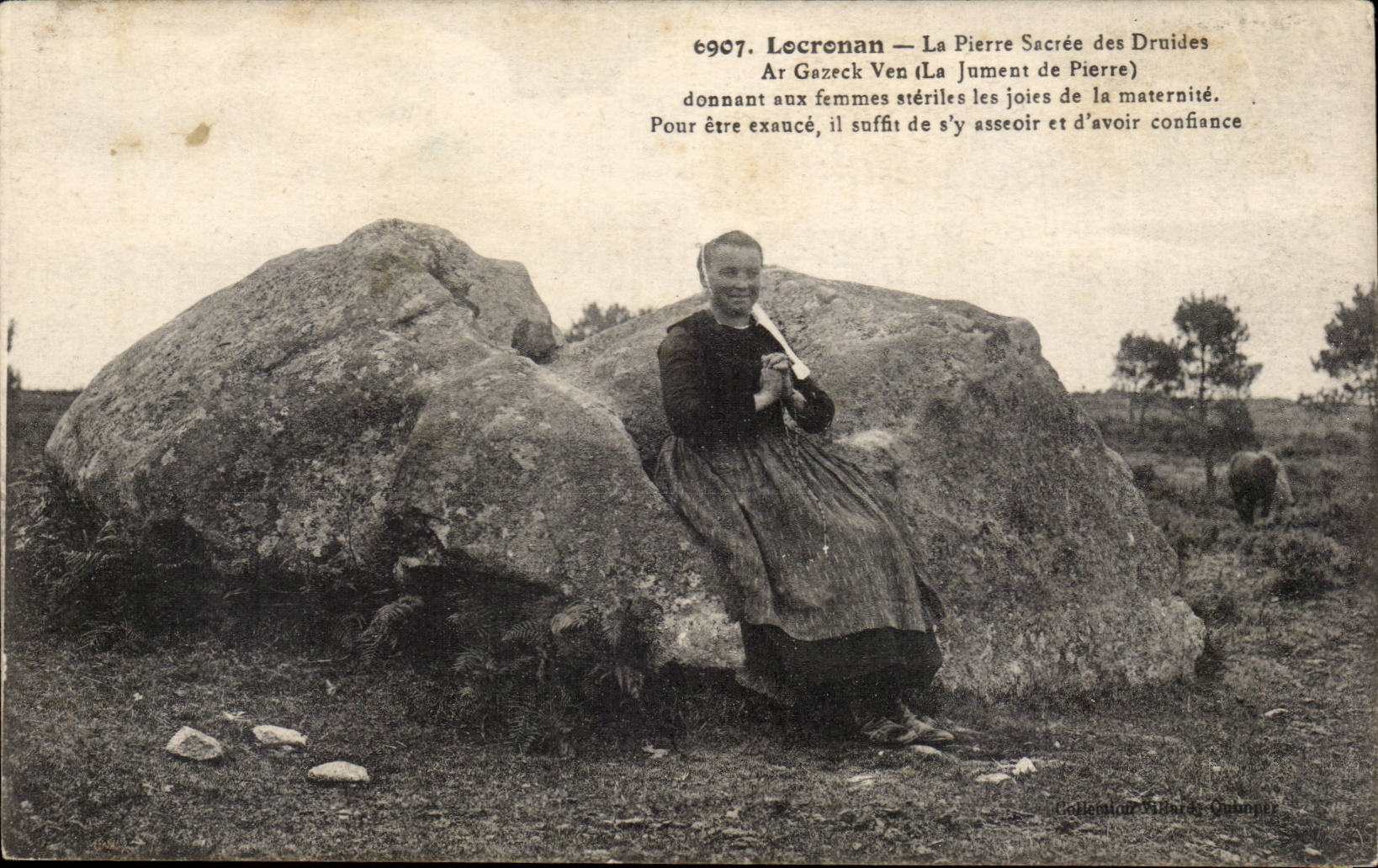 Locronan - Pierre Sacree of the Druids - Young girl - CPA